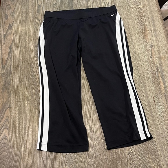 Nike Capri Sweatpants Relaxed Fit Elastic Waist Stripe Black White Size XL 16-18 - Picture 1 of 5